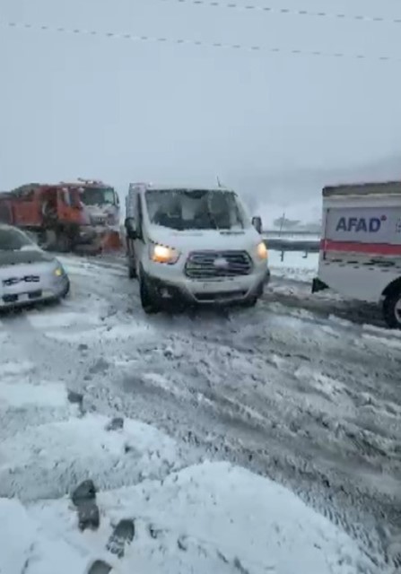 Kahramanmaraş-Göksun yolu kar nedeniyle kapandı
