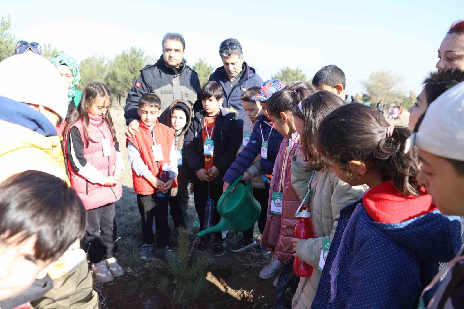 Ağrı’da velilerden öğretmenlere anlamlı Öğretmenler Günü hediyesi
