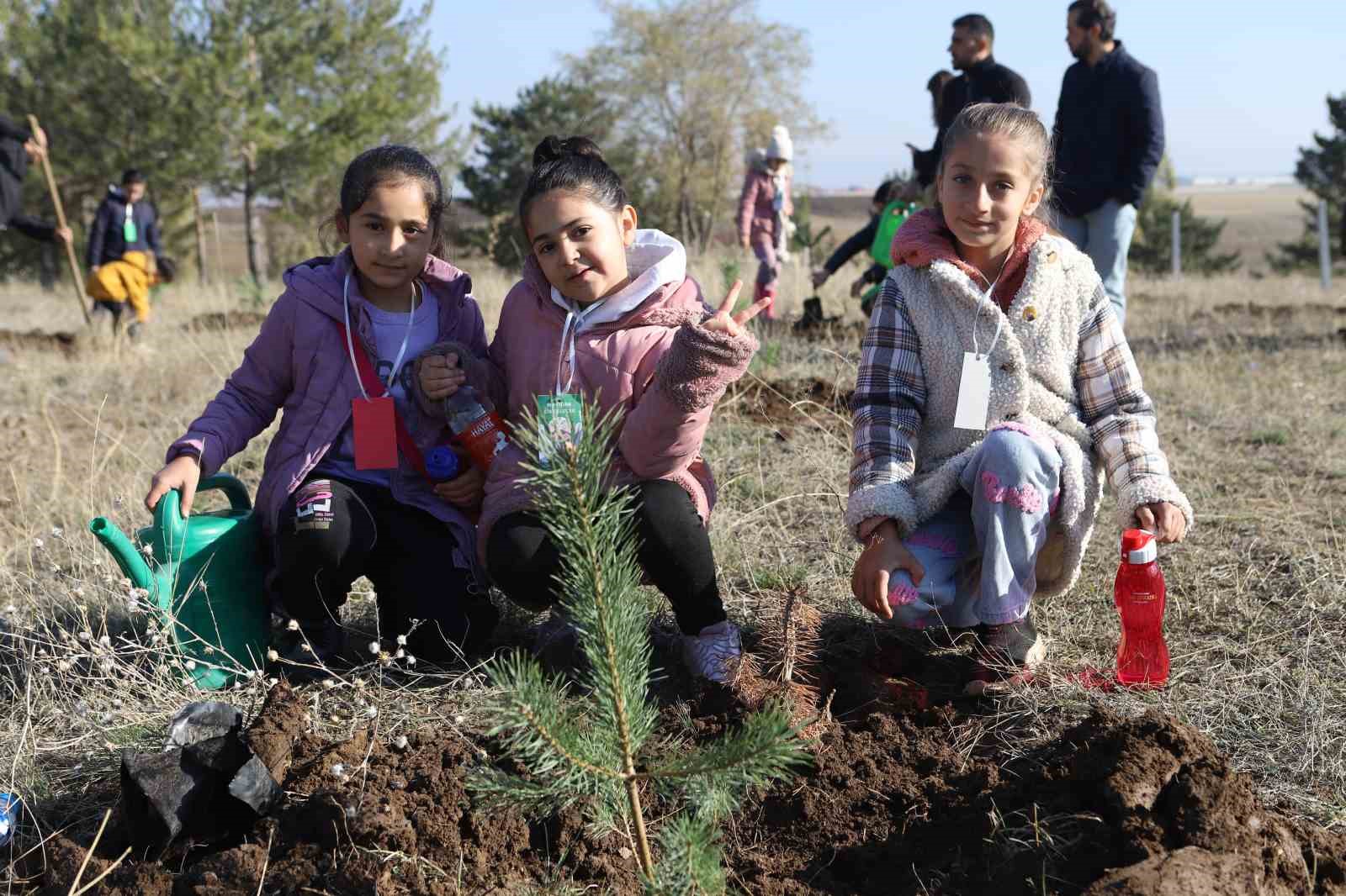 Ağrı’da velilerden öğretmenlere anlamlı Öğretmenler Günü hediyesi
