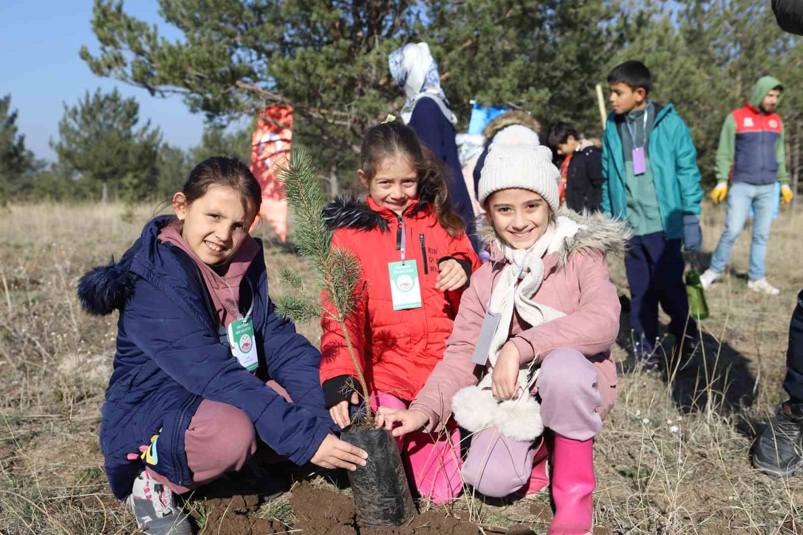 Ağrı’da velilerden öğretmenlere anlamlı Öğretmenler Günü hediyesi
