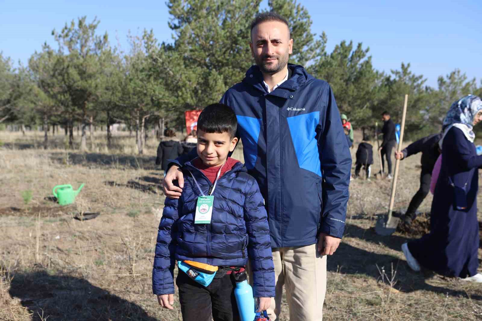 Ağrı’da velilerden öğretmenlere anlamlı Öğretmenler Günü hediyesi
