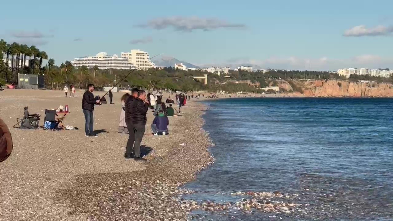 Bir yanda fırtına ve hortum, diğer yanda deniz keyfi
