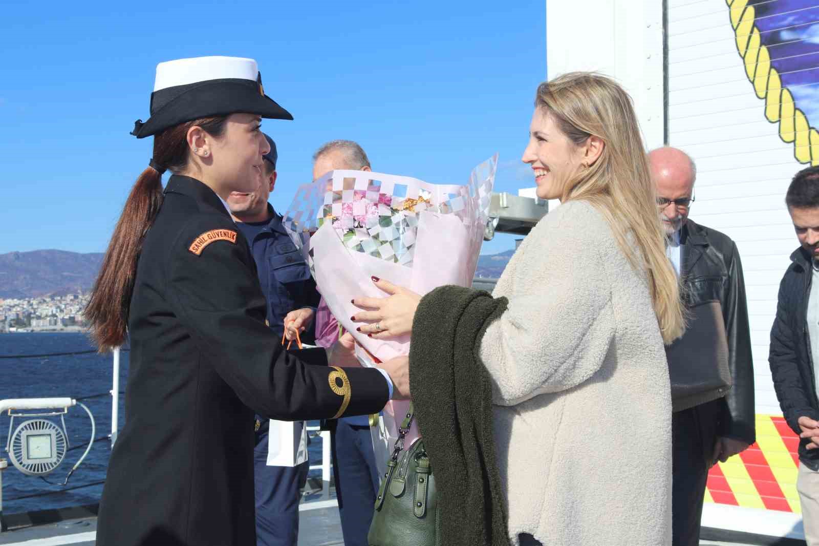 İzmir’de öğretmenler TCSG Umut Gemisi’ne misafir oldu
