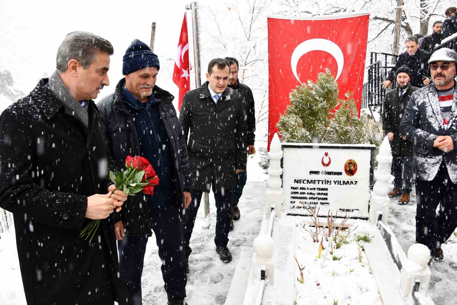 Şehit Öğretmen Necmettin Yılmaz Öğretmenler Günü’nde kabri başında anıldı
