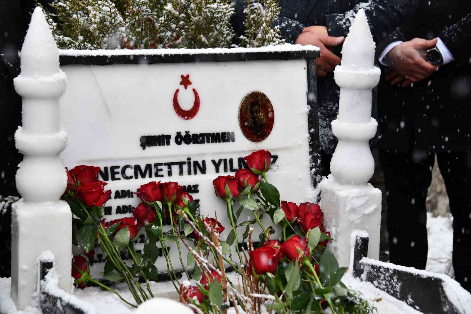 Şehit Öğretmen Necmettin Yılmaz Öğretmenler Günü’nde kabri başında anıldı
