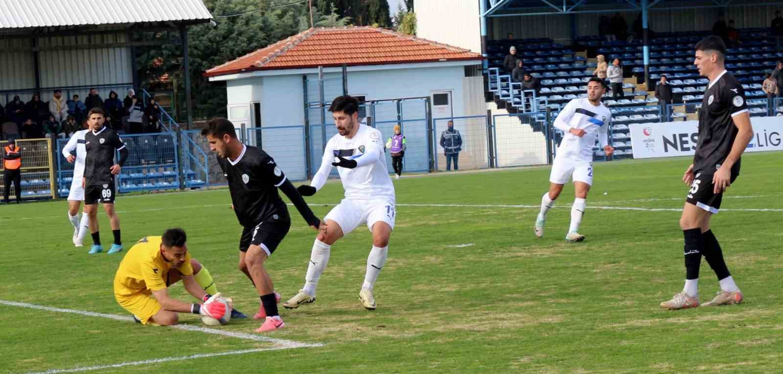 TFF 2. Lig: Karacabey Belediyespor: 3 - Nazillispor: 0
