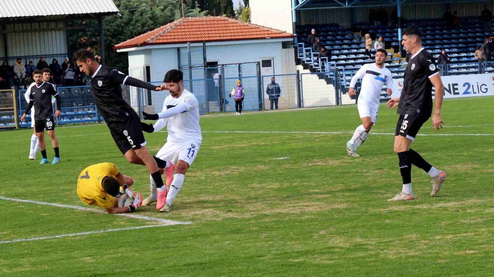 TFF 2. Lig: Karacabey Belediyespor: 3 - Nazillispor: 0
