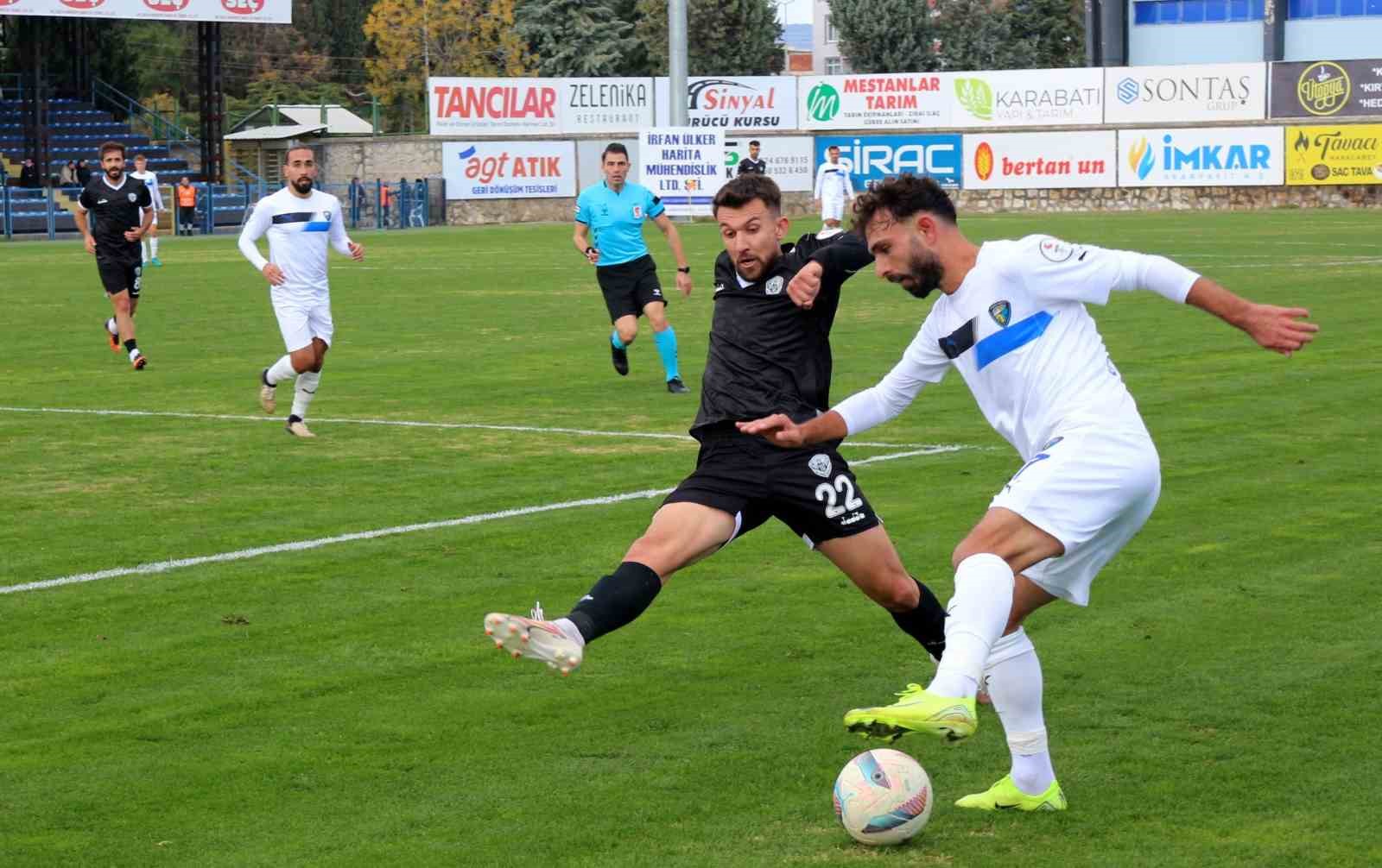 TFF 2. Lig: Karacabey Belediyespor: 3 - Nazillispor: 0
