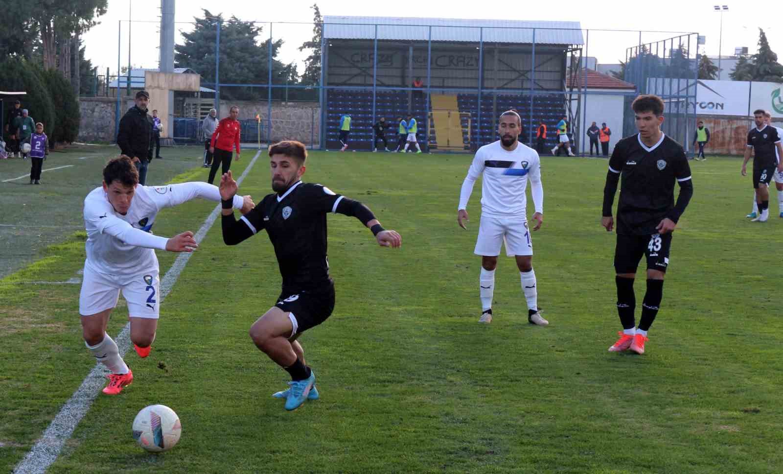 TFF 2. Lig: Karacabey Belediyespor: 3 - Nazillispor: 0
