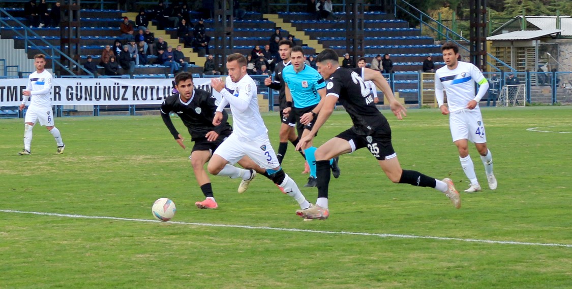 TFF 2. Lig: Karacabey Belediyespor: 3 - Nazillispor: 0
