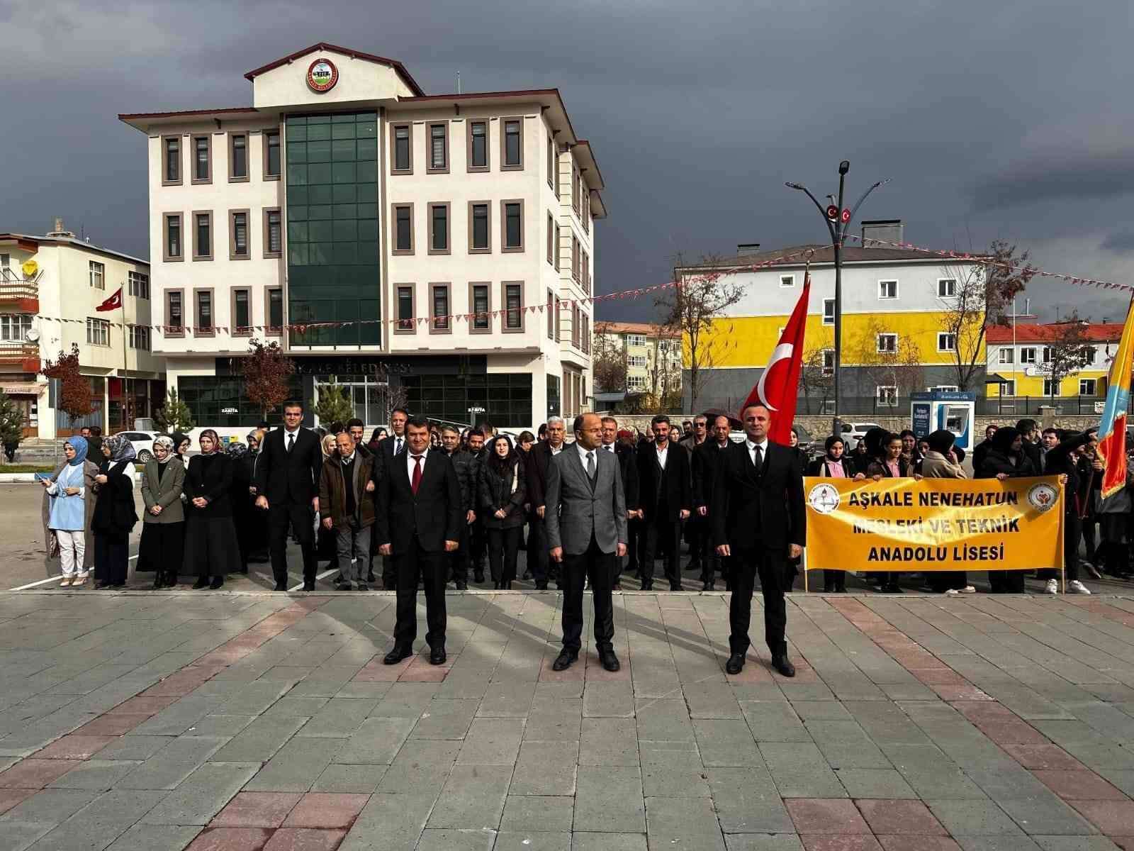 Aşkale’de Öğretmenler günü kutlandı
