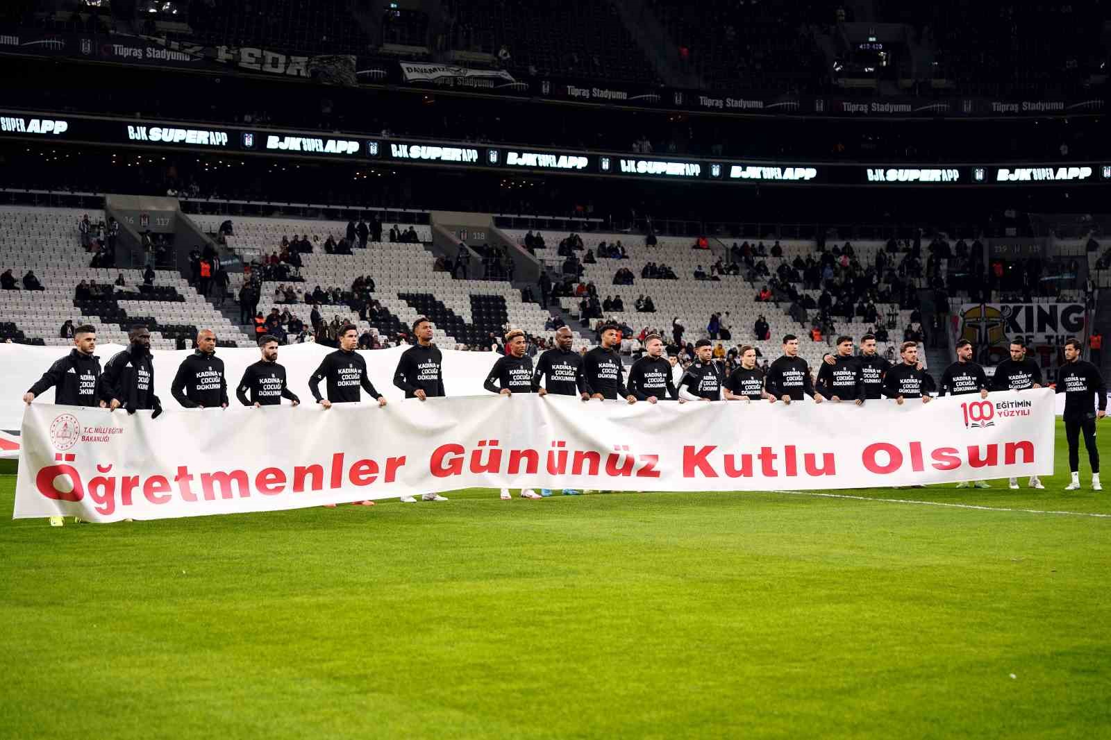 Trendyol Süper Lig: Beşiktaş: 2 - Göztepe: 1 (Maç devam ediyor)
