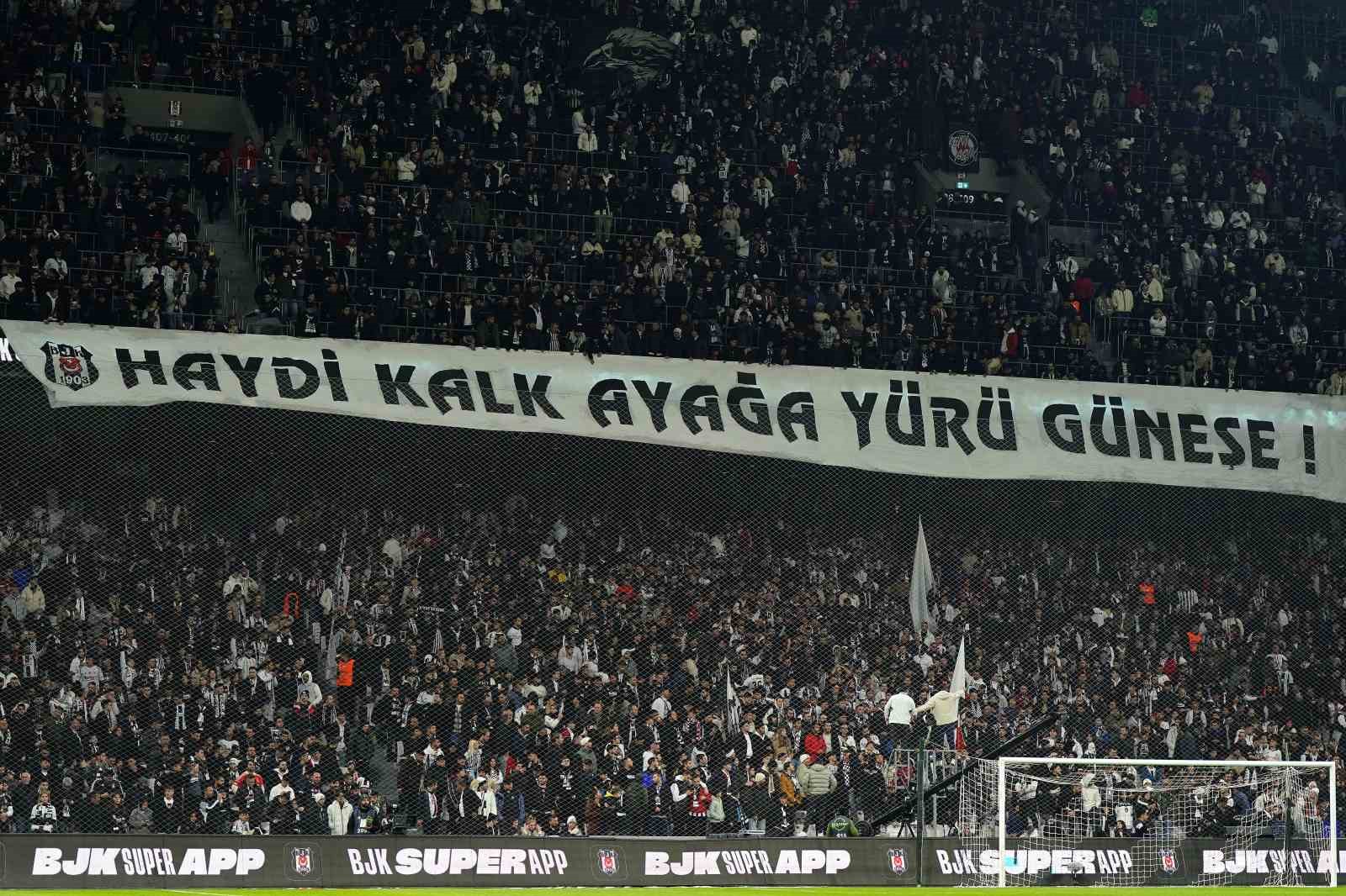 Trendyol Süper Lig: Beşiktaş: 2 - Göztepe: 1 (Maç devam ediyor)
