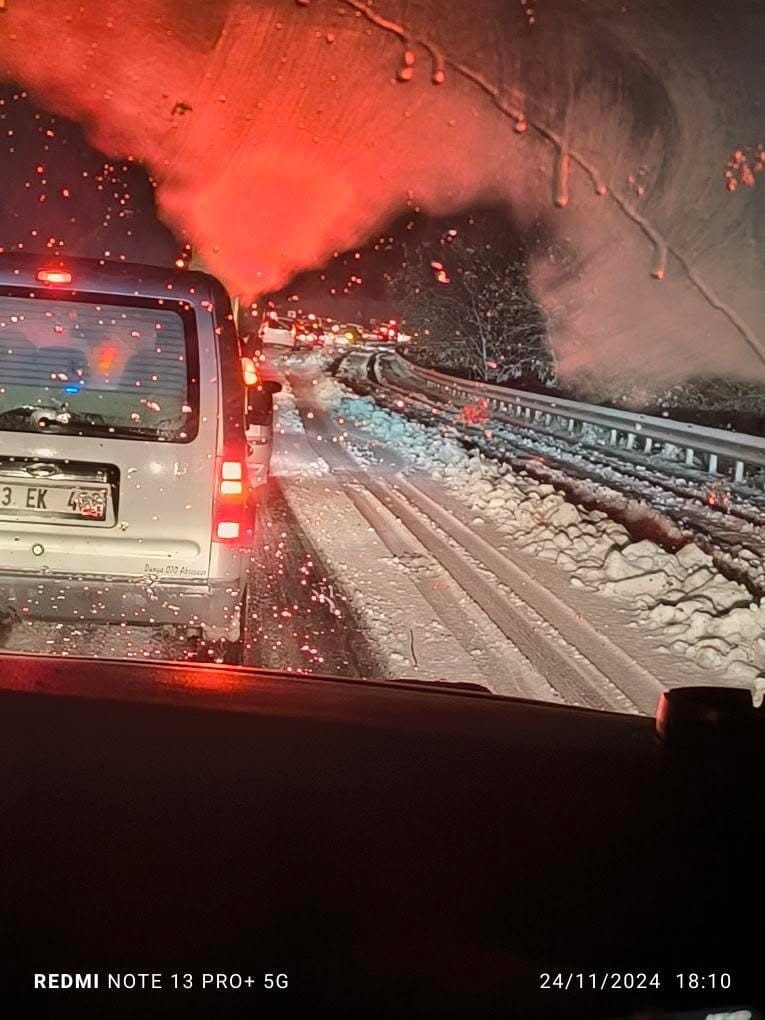 Kar, kazayı beraberinde getirdi:  Elazığ- Malatya karayolu trafiğe kapandı
