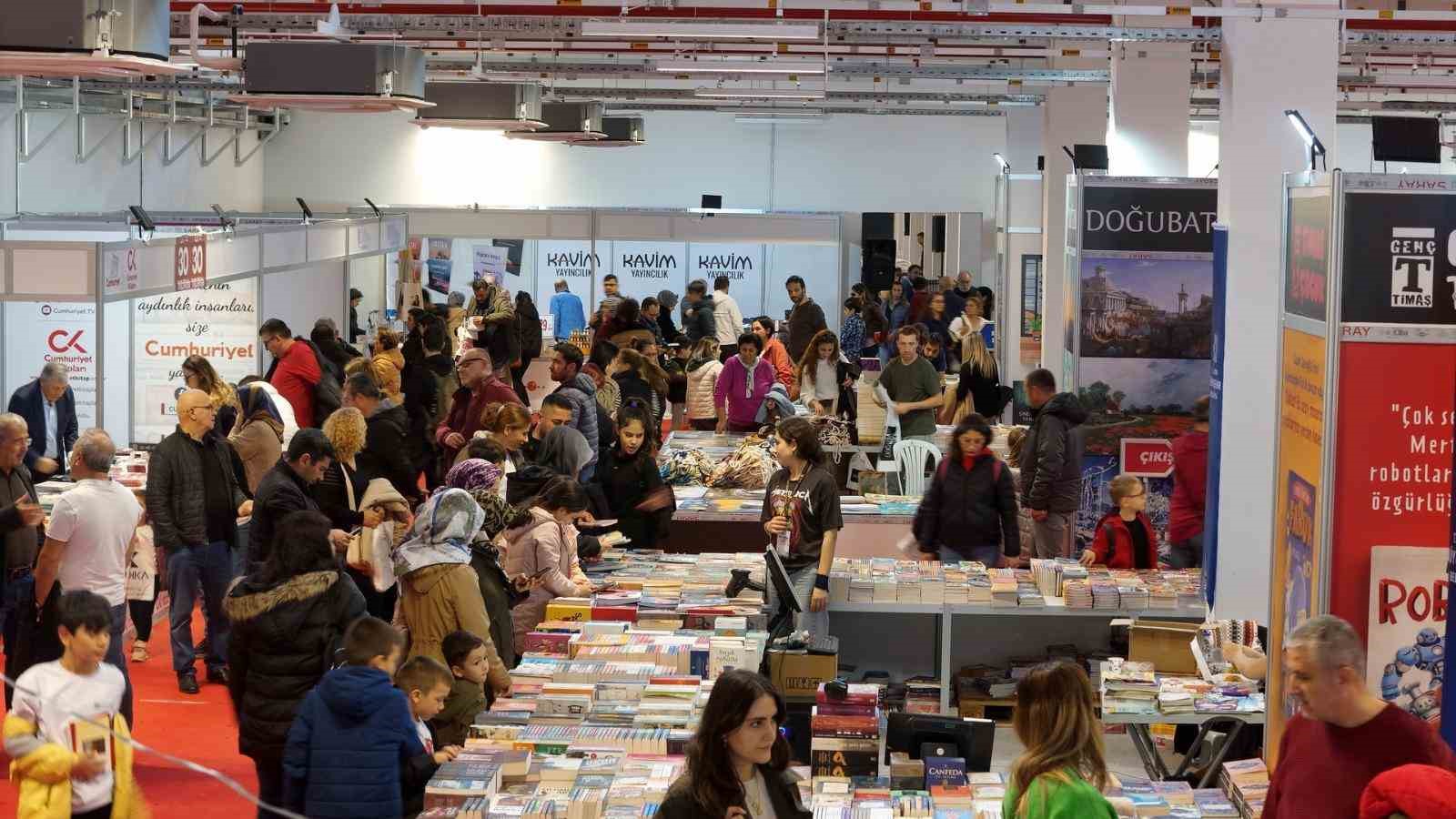 Aydın Kitap Fuarı’na katılan vatandaşlar Başkan Çerçioğlu’na teşekkür etti
