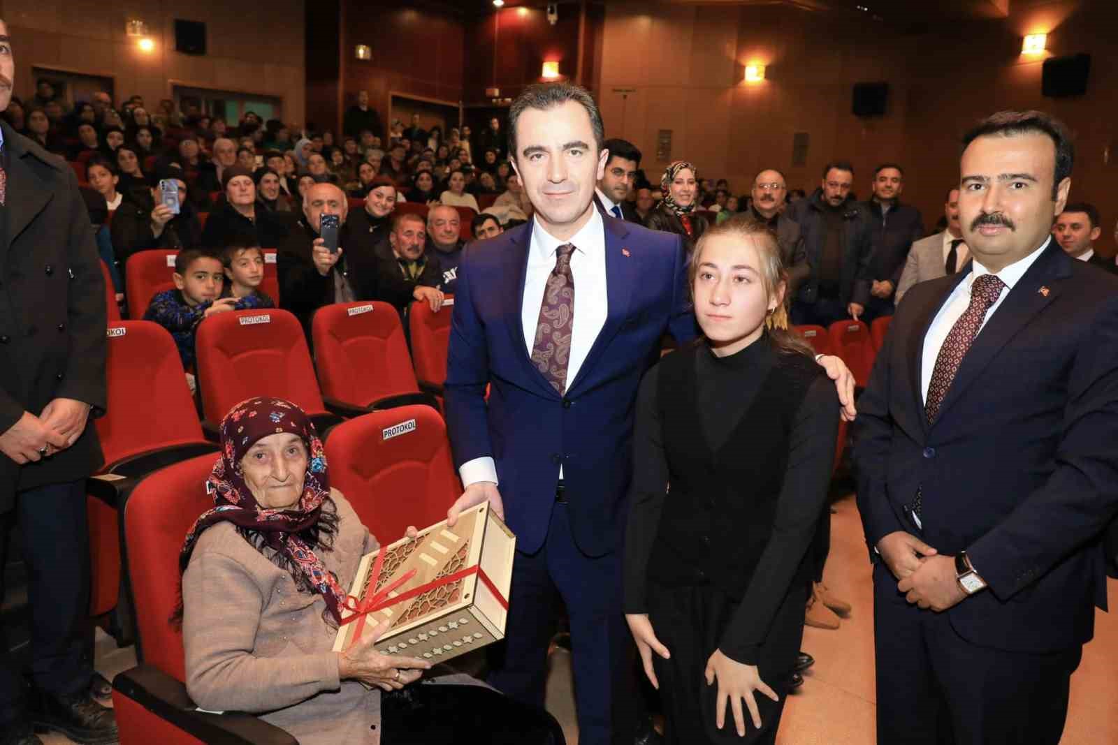 Ahlat’ta Ahıska Türkleri’nin sürgün edilişinin 80. yılı nedeniyle anma programı düzenlendi
