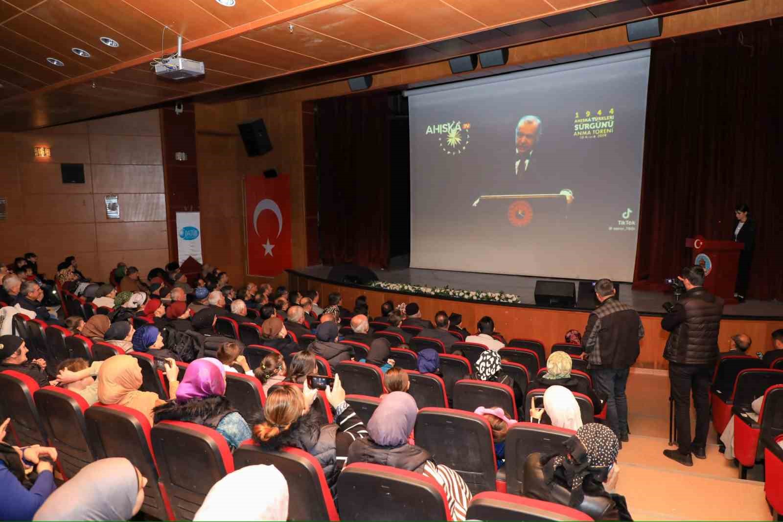 Ahlat’ta Ahıska Türkleri’nin sürgün edilişinin 80. yılı nedeniyle anma programı düzenlendi
