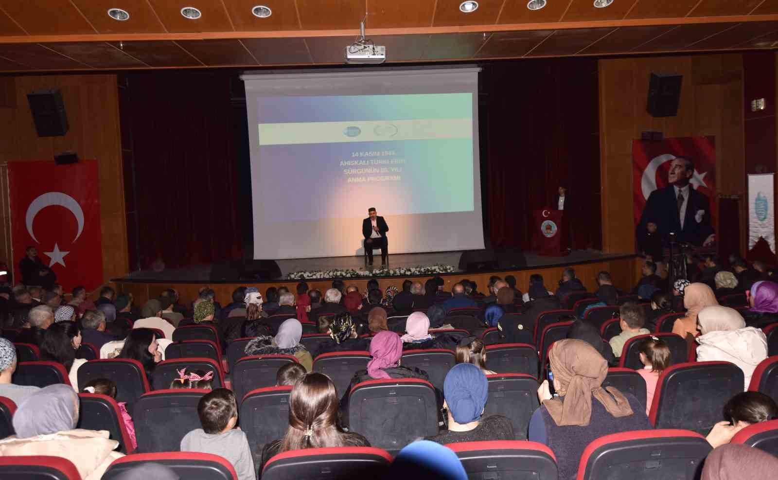 Ahlat’ta Ahıska Türkleri’nin sürgün edilişinin 80. yılı nedeniyle anma programı düzenlendi
