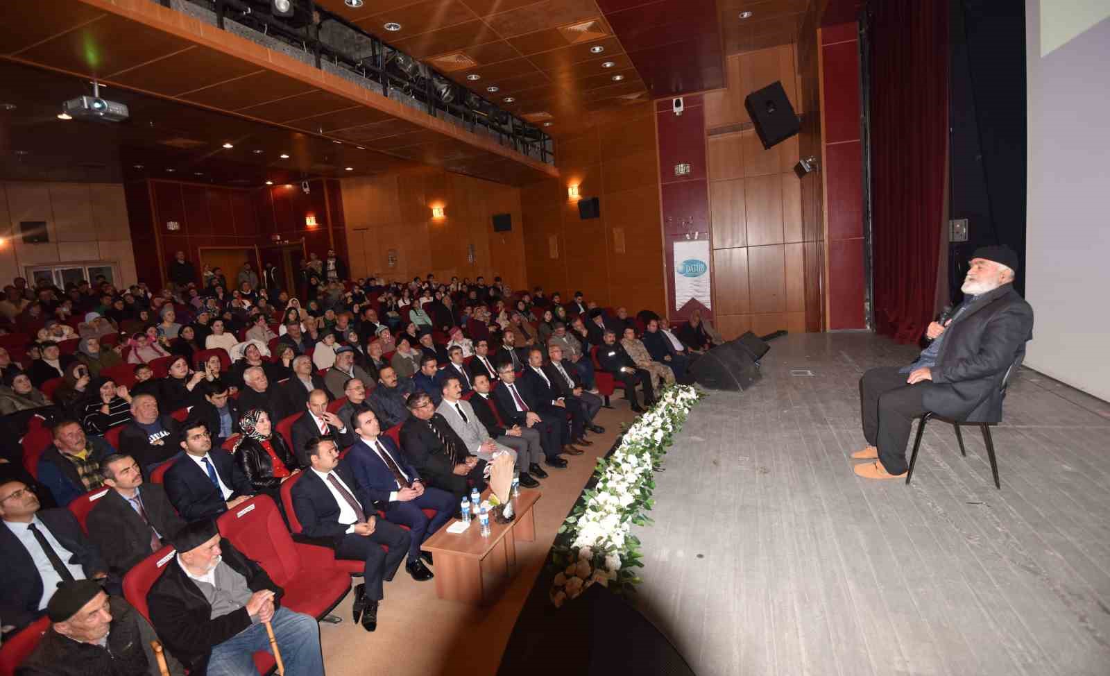 Ahlat’ta Ahıska Türkleri’nin sürgün edilişinin 80. yılı nedeniyle anma programı düzenlendi
