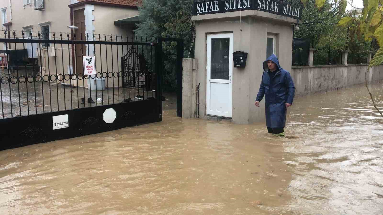 Fırtına ve yağışa karşı büyükşehir ekipleri seferber oldu
