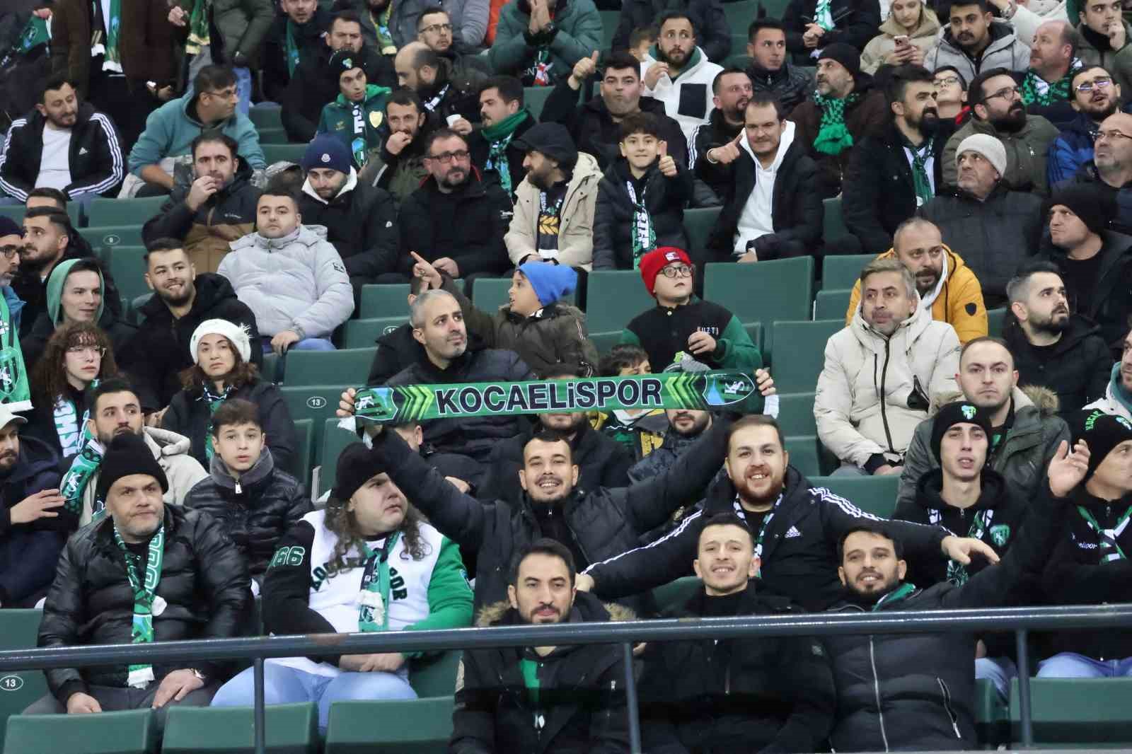 Trendyol 1. Lig: Kocaelispor: 2 - Bandırmaspor: 2
