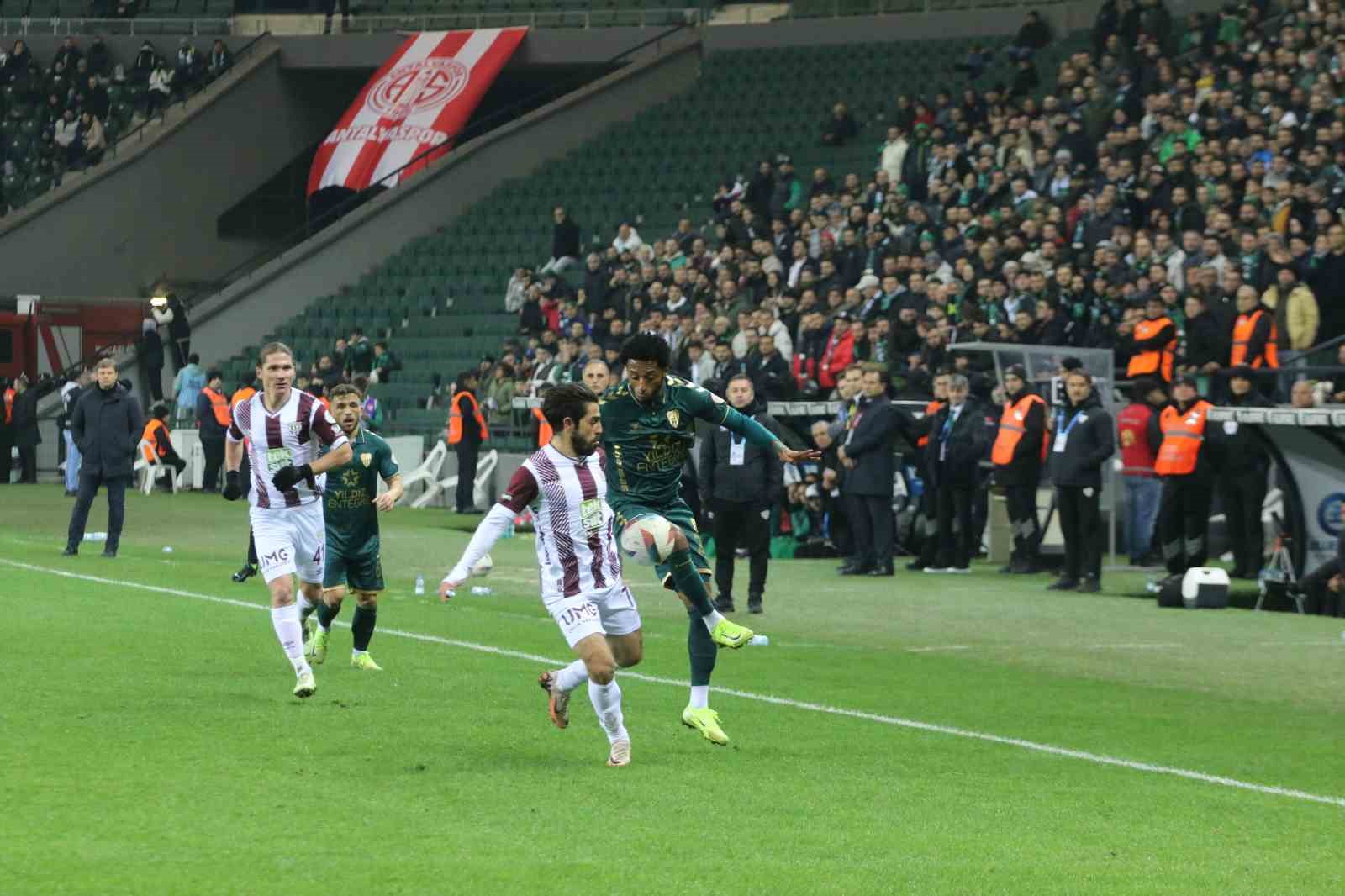 Trendyol 1. Lig: Kocaelispor: 2 - Bandırmaspor: 2
