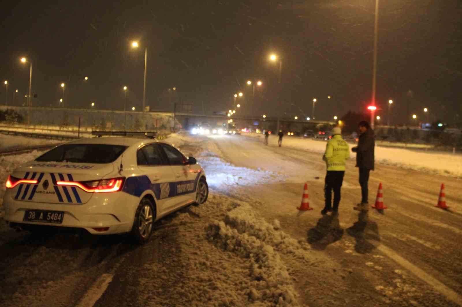 Kayseri-Malatya karayolu 8 saattir ulaşıma kapalı
