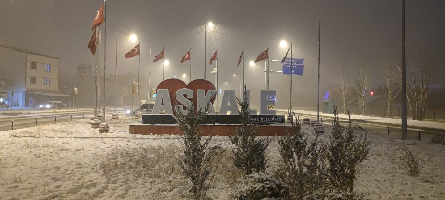 Aşkale’de bir günde dört mevsim yaşandı
