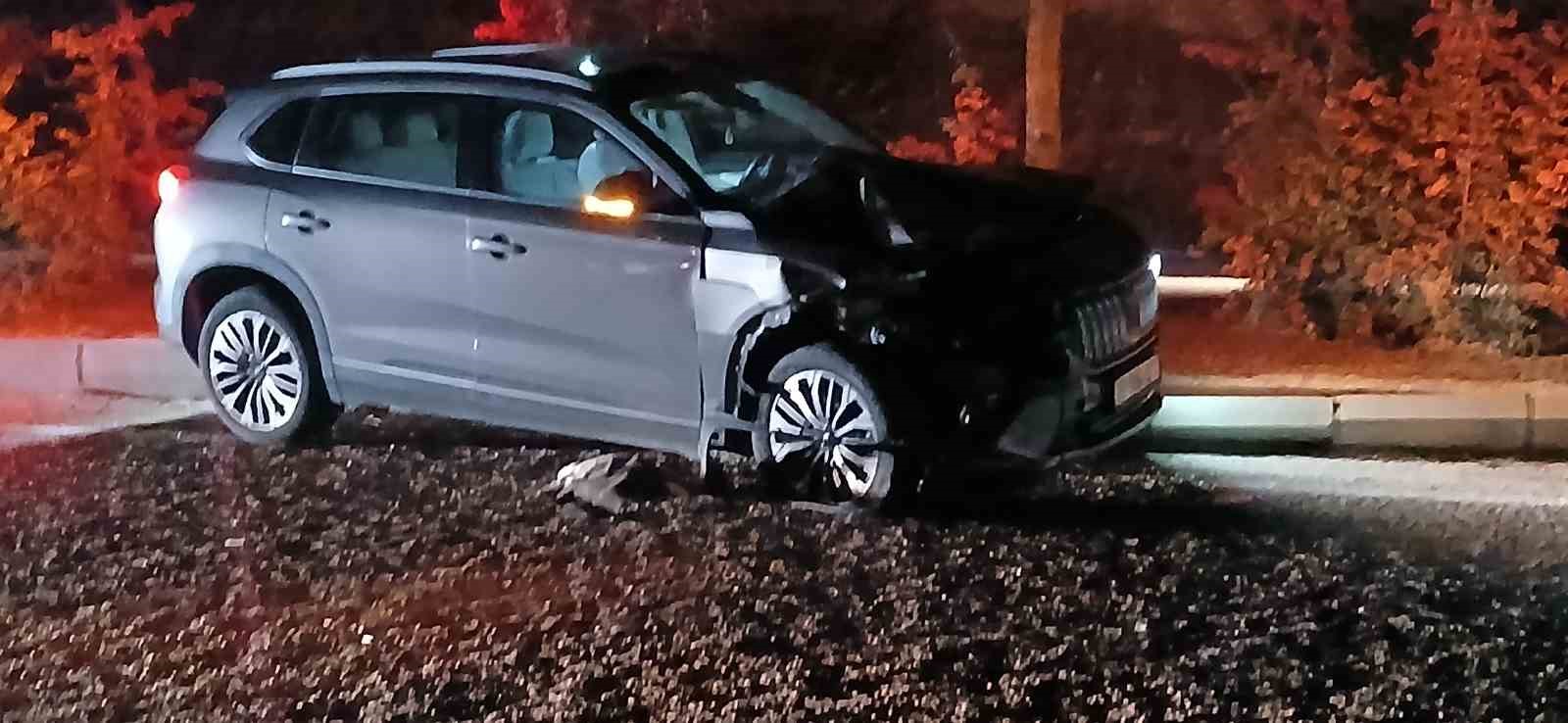 Burdur’da otomobilin arkadan çarptığı kamyonet devrildi: 1 yaralı
