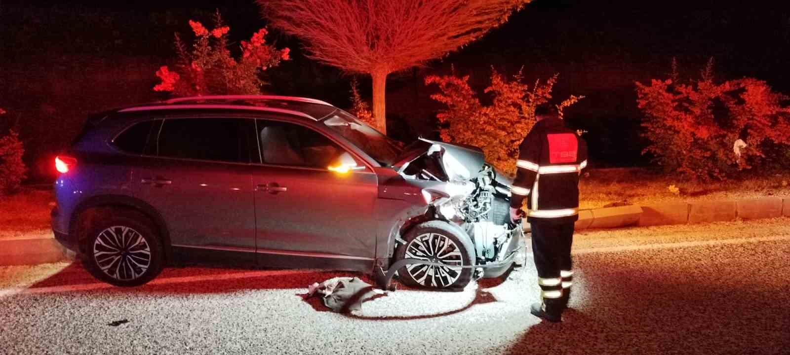 Burdur’da otomobilin arkadan çarptığı kamyonet devrildi: 1 yaralı
