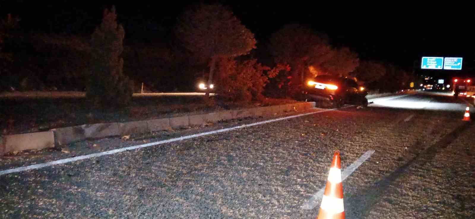 Burdur’da otomobilin arkadan çarptığı kamyonet devrildi: 1 yaralı
