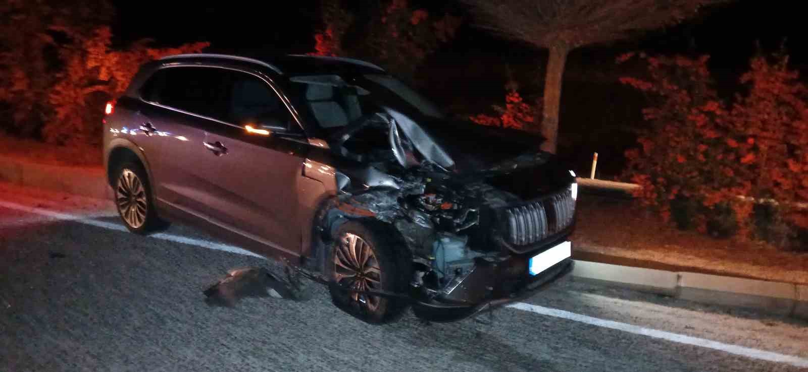 Burdur’da otomobilin arkadan çarptığı kamyonet devrildi: 1 yaralı
