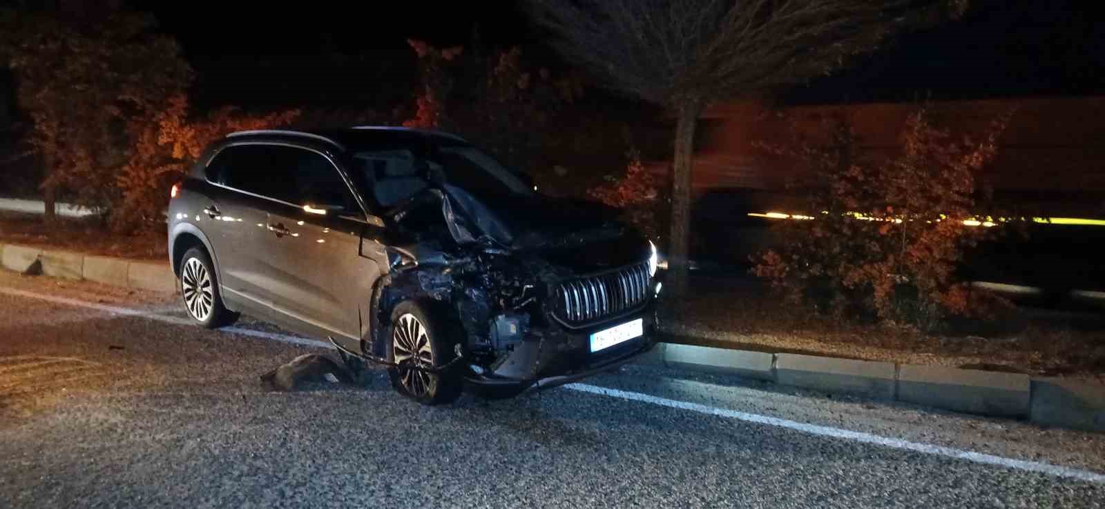 Burdur’da otomobilin arkadan çarptığı kamyonet devrildi: 1 yaralı
