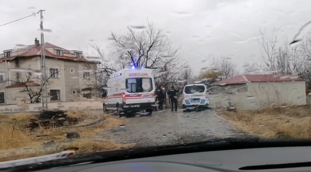 Kaçak 2 göçmen polisin sıkı takibi sonucu yakalandı
