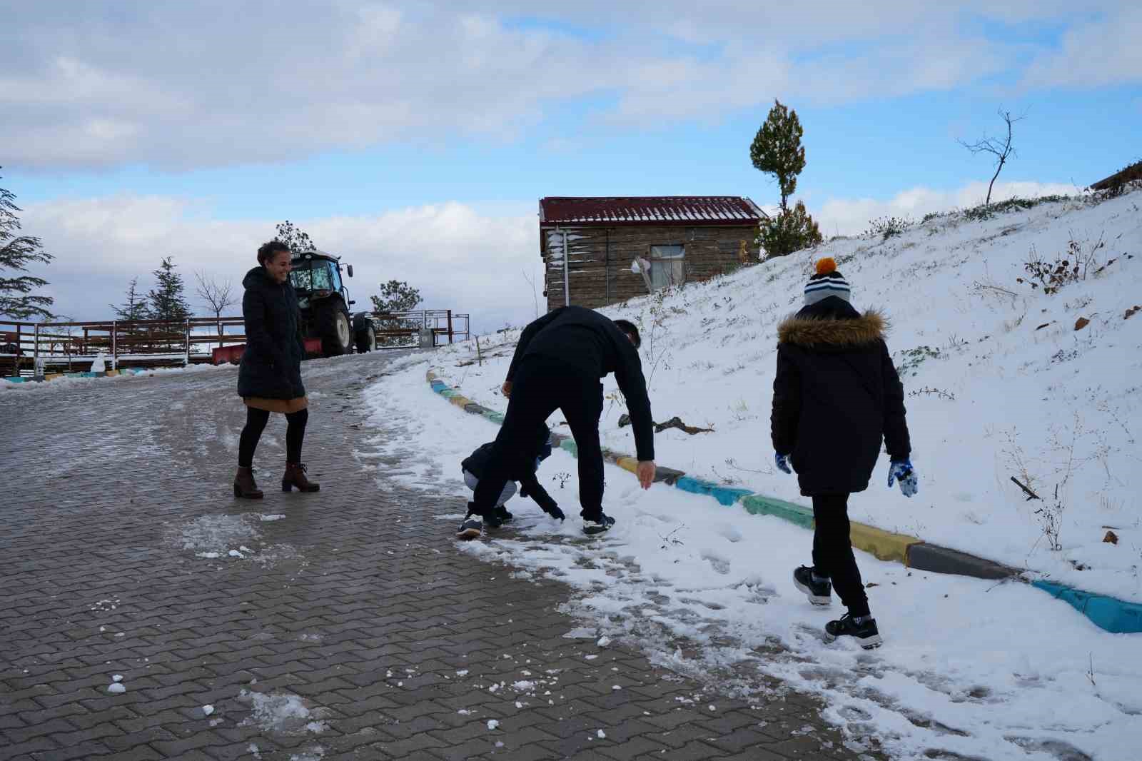 Bin 744 rakımlı Dinek Dağı’nda kışın ilk manzarası havadan görüntülendi
