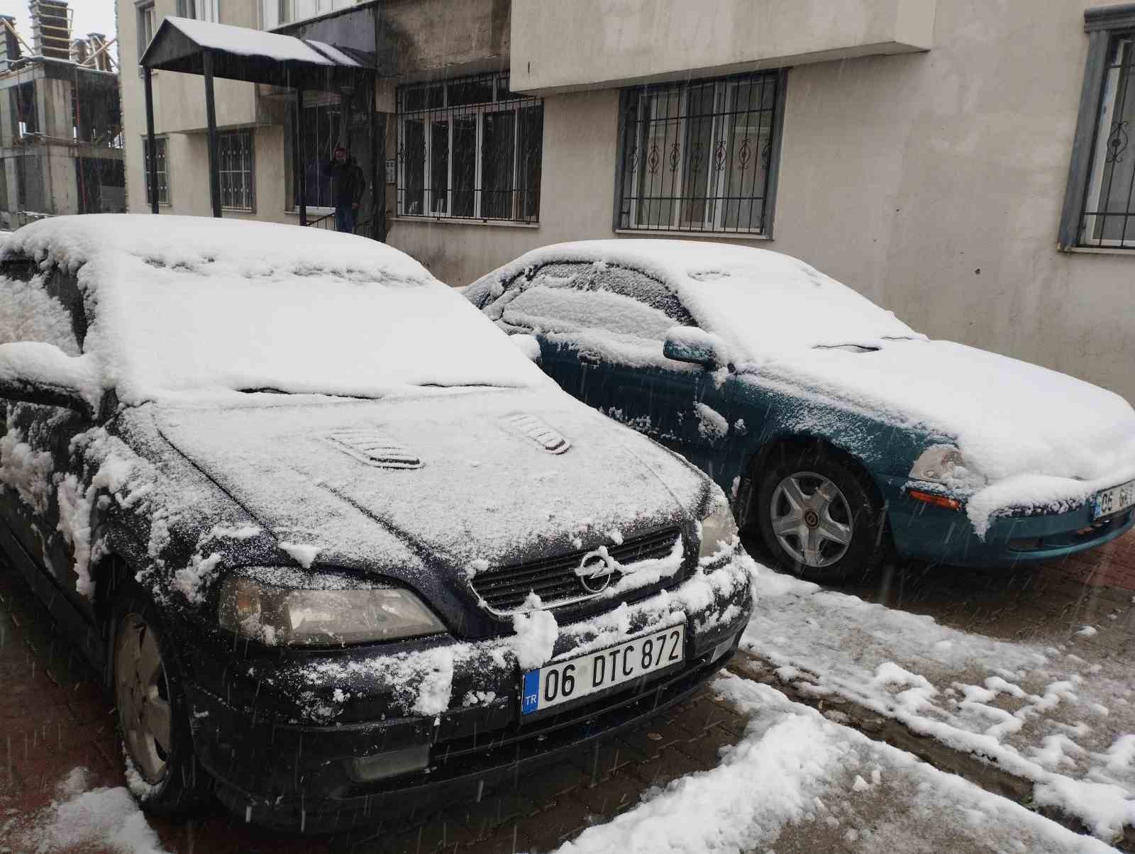 Varto’da kar yağışı başladı
