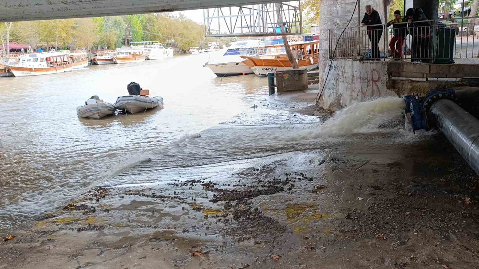 Sağanak sonrası sulardaki bulanıklaşma depodaki suyu tahliye ettirdi
