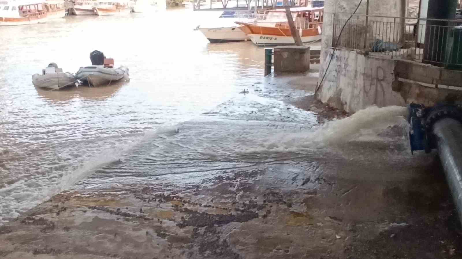 Sağanak sonrası sulardaki bulanıklaşma depodaki suyu tahliye ettirdi
