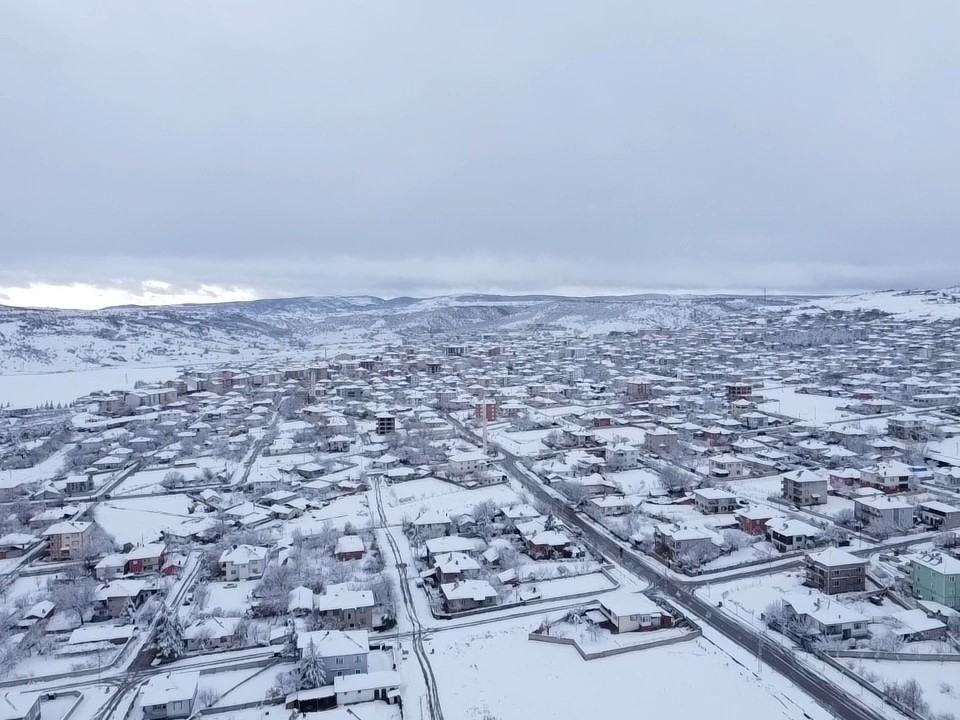 Yozgat’ta kar güzelliği drone ile görüntülendi
