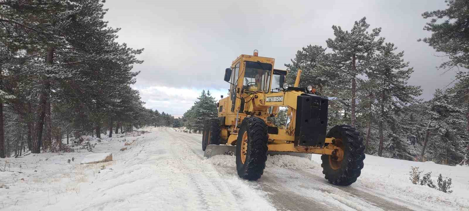 Afyonkarahisar’da kar ile mücadele sorunsuz yapıldı
