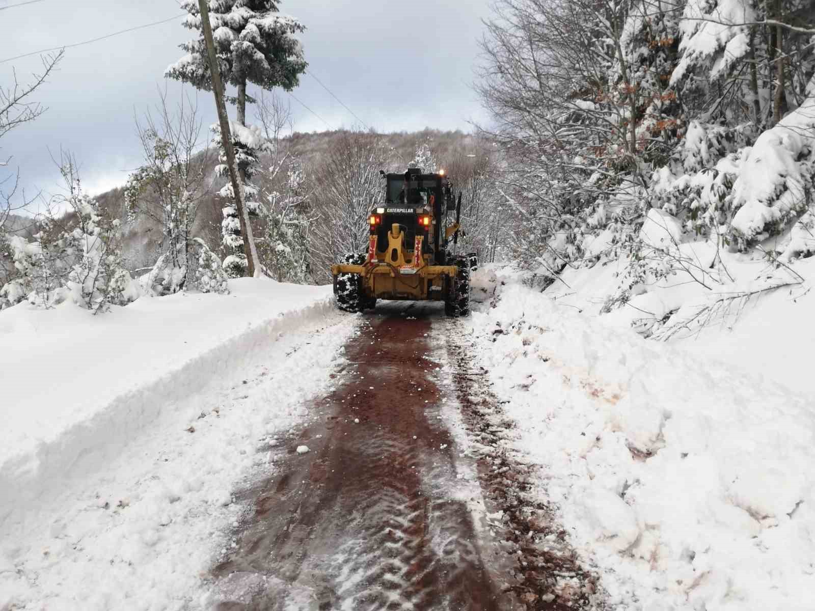 Kar sebebiyle kapanan grup yollarının tamamı açıldı
