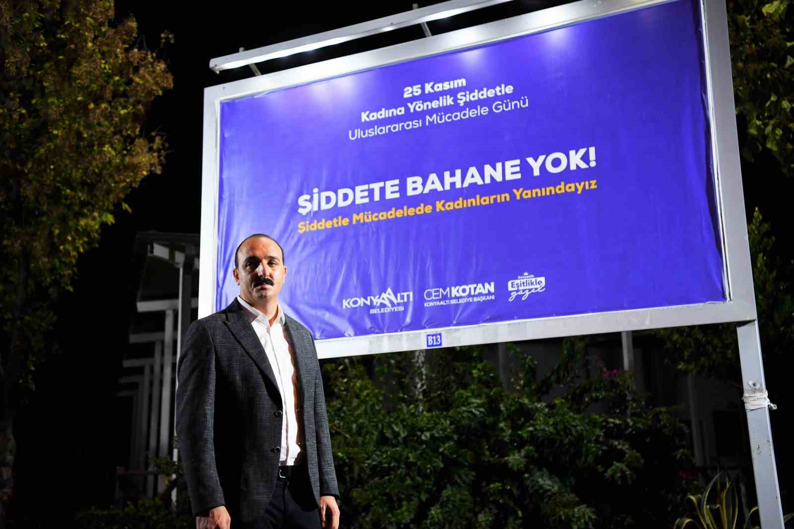 Kadına şiddetin bahanelerini söküp attılar
