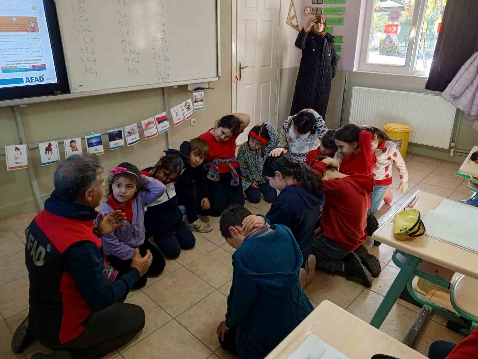 Çıtlık İlkokulu’nda afet farkındalık eğitimi verildi
