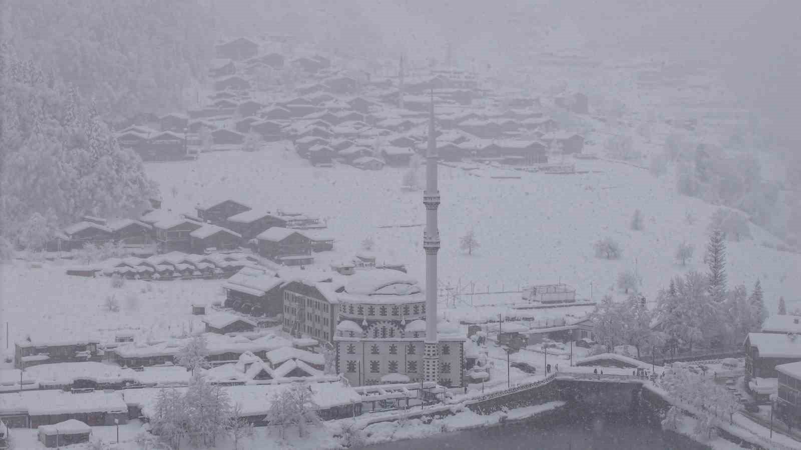 Uzungöl beyaz gelinliğini giydi
