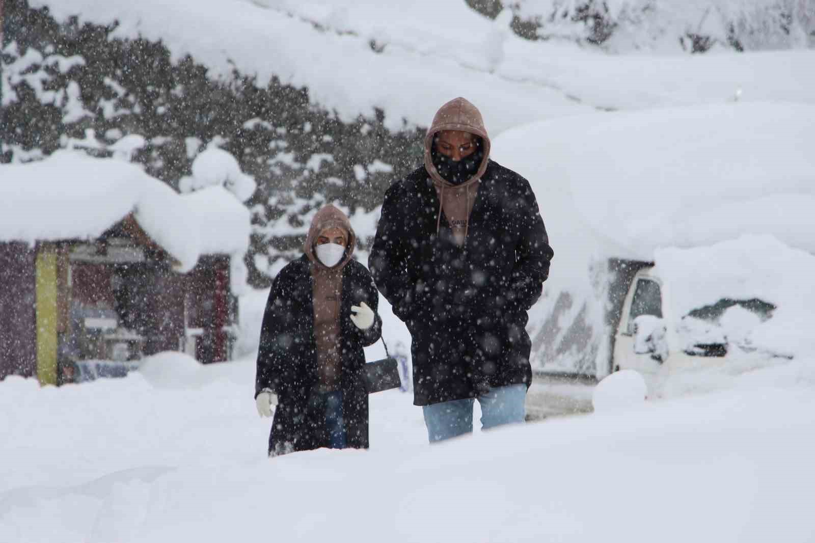 Uzungöl beyaz gelinliğini giydi
