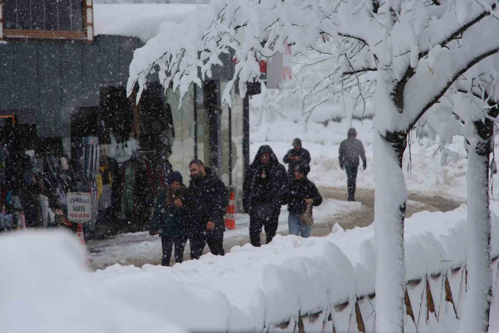 Uzungöl beyaz gelinliğini giydi
