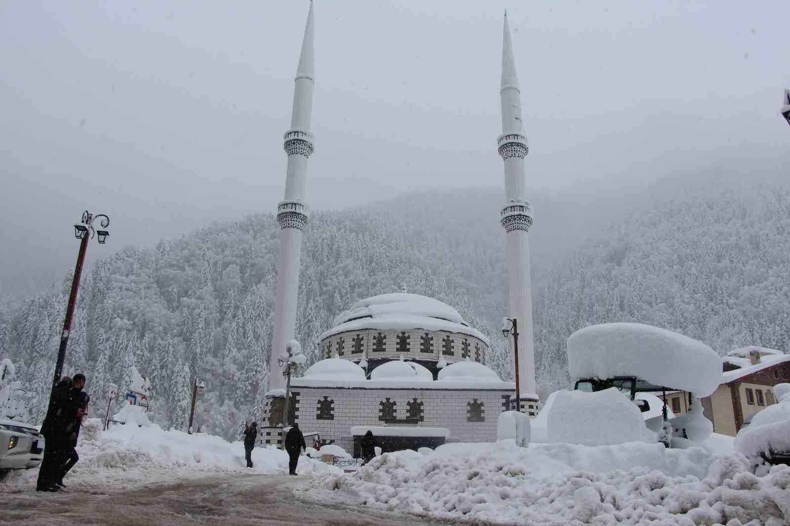 Uzungöl beyaz gelinliğini giydi
