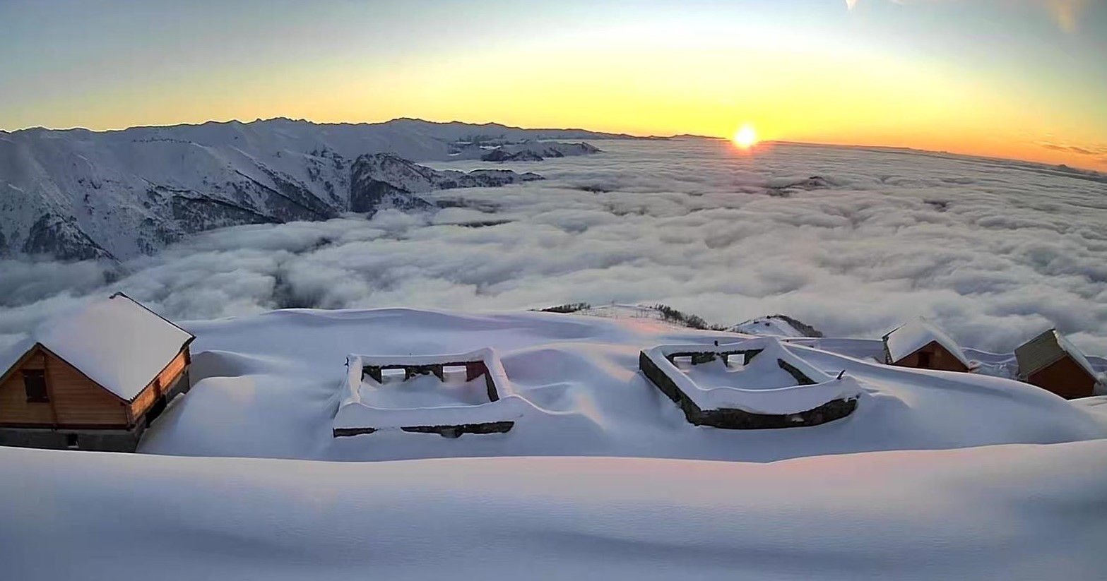 3 bin metre yükseklikteki Büyük Yayla’dan kar manzaraları
