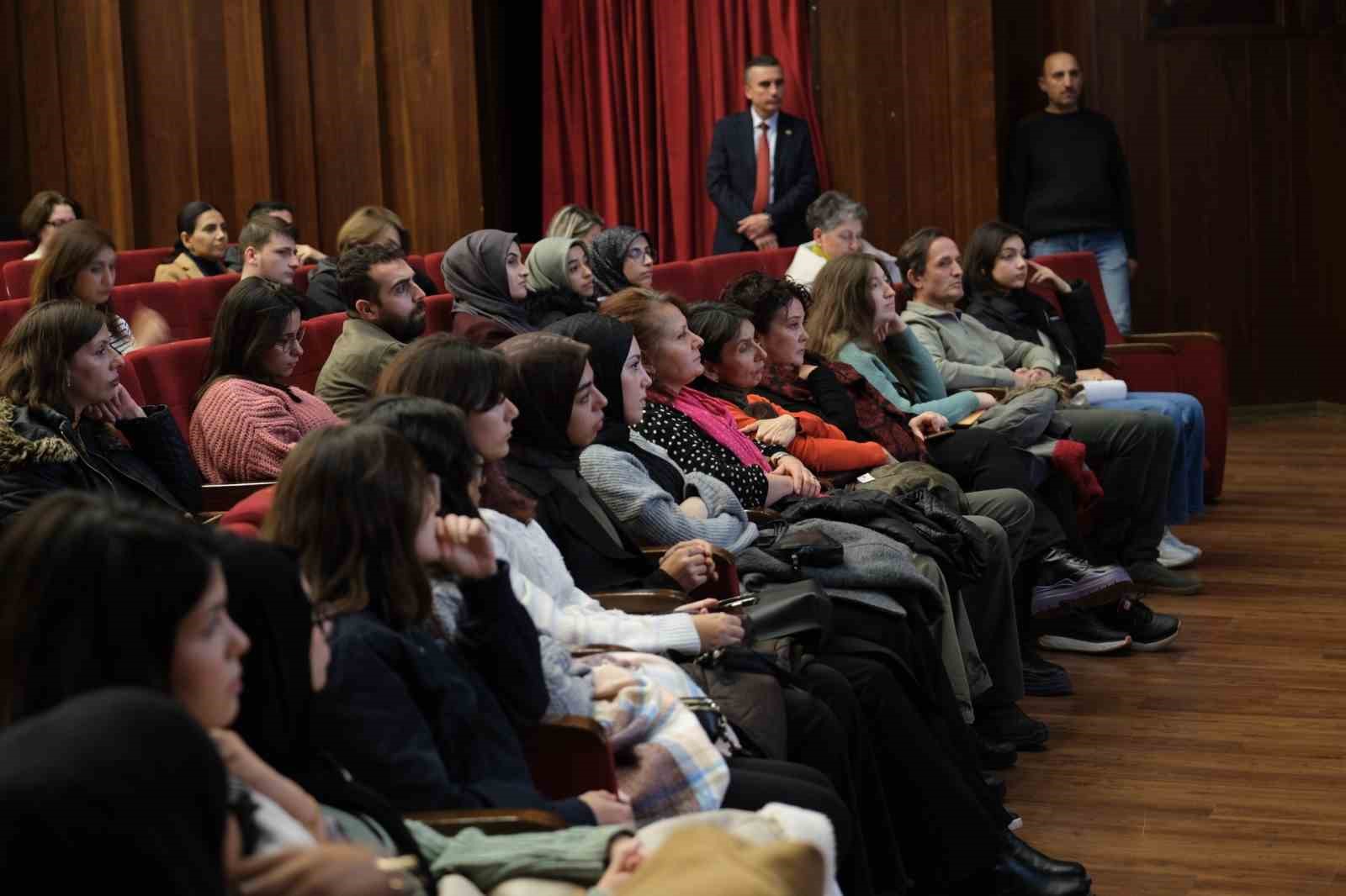 ’Mavi gözlü dev’ Nâzım Hikmet, Bursa’da anıldı
