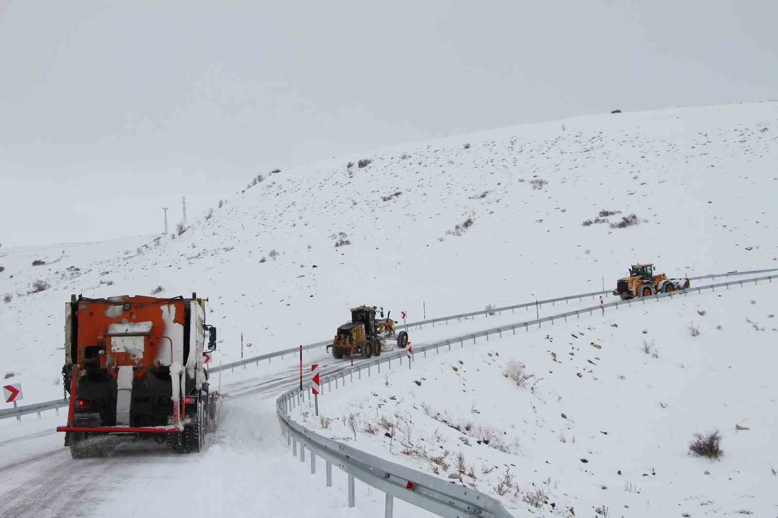 Talas’ta kış çalışmaları aralıksız sürüyor
